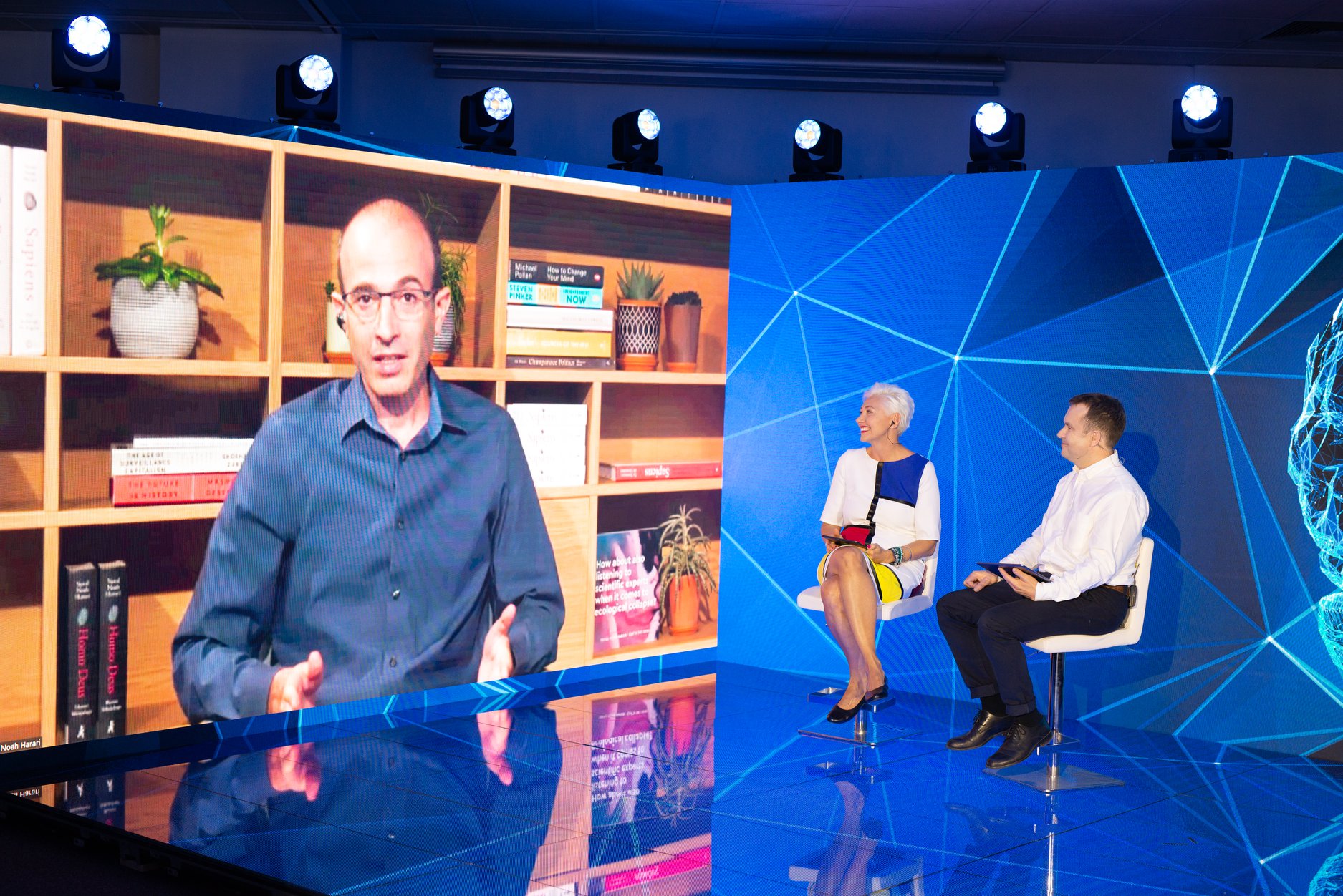 Yuval Noah Harari podczas konferencji Masters & Robots Technology and Humanity in Never Normal World