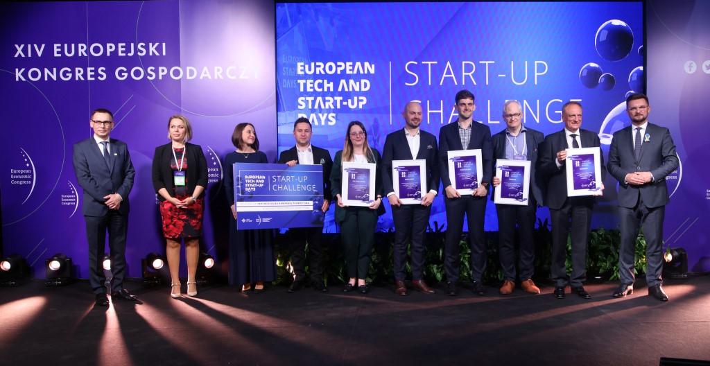 Zwycięzcy konkursu Start-up Challenge 2022, a&nbsp;wśród nich przedstawiciele trzech spółek-finalistów VI edycji InCredibles (fot. PTWP).